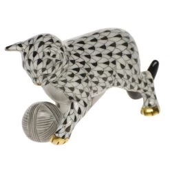 Herend Kitten With Yarn -Collectibles Sales Store unnamed file 3113